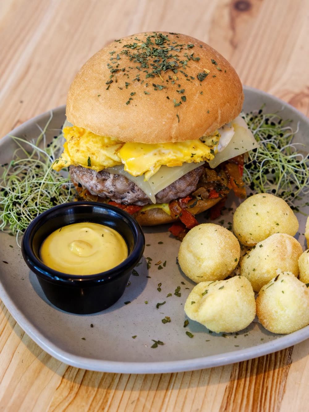 Hamburguesa de cochino negro
